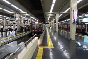 IMG阪急電車　梅田駅