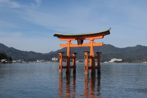 ⑥厳島神社横からの鳥居0611